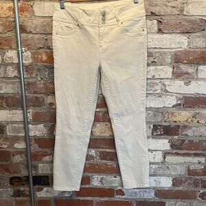 D. Jeans High Waisted Women's Off-White Denim Capris Pants Size 4